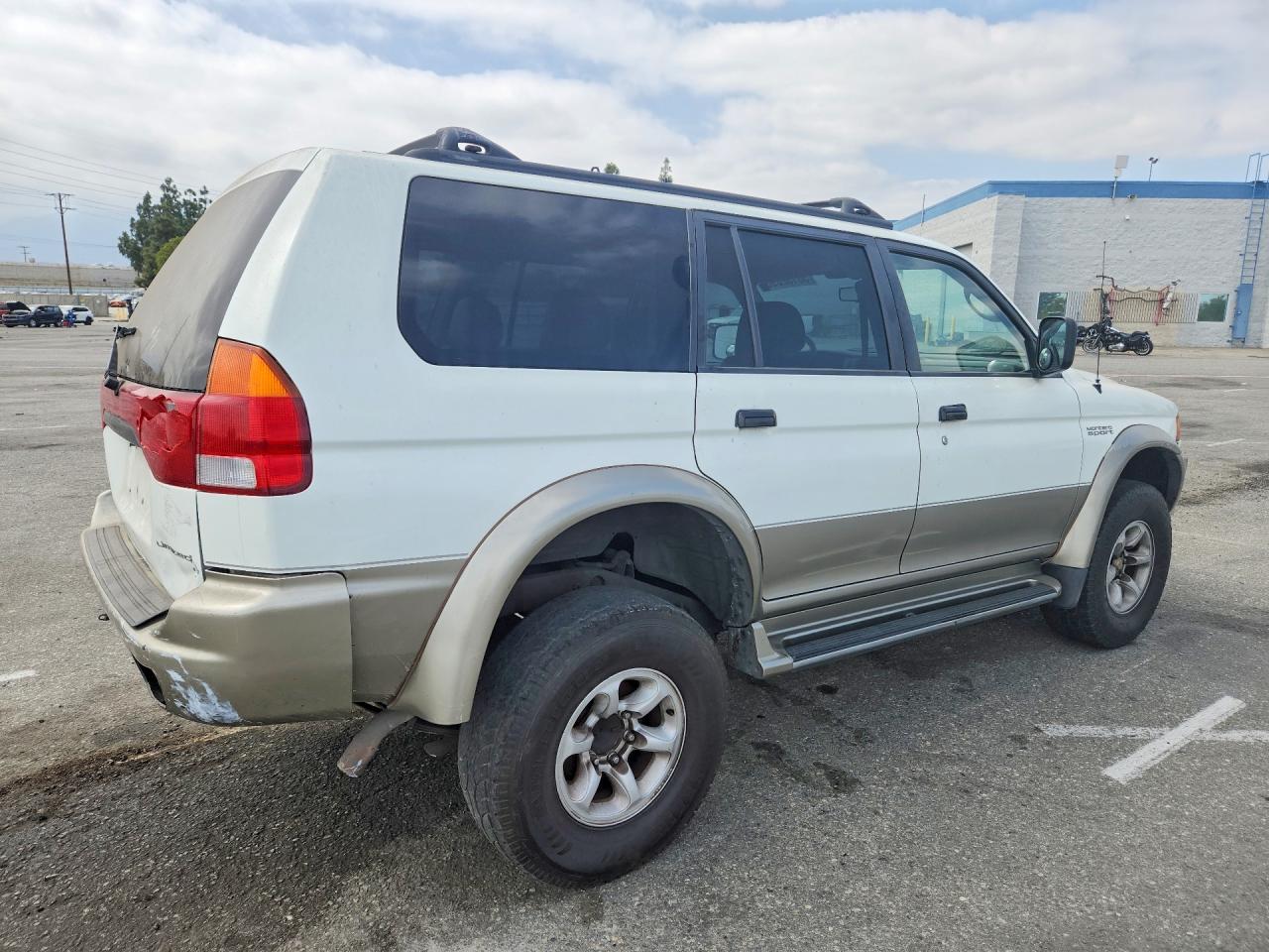 1999 Mitsubishi Montero Sport Limited White vin: JA4LS41R4XP031744