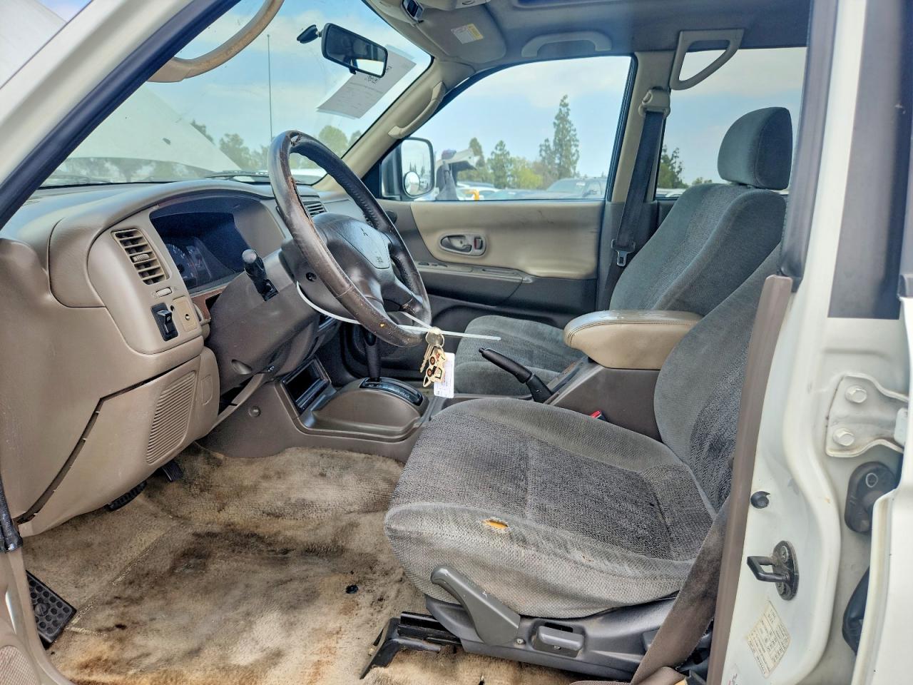 1999 Mitsubishi Montero Sport Limited White vin: JA4LS41R4XP031744