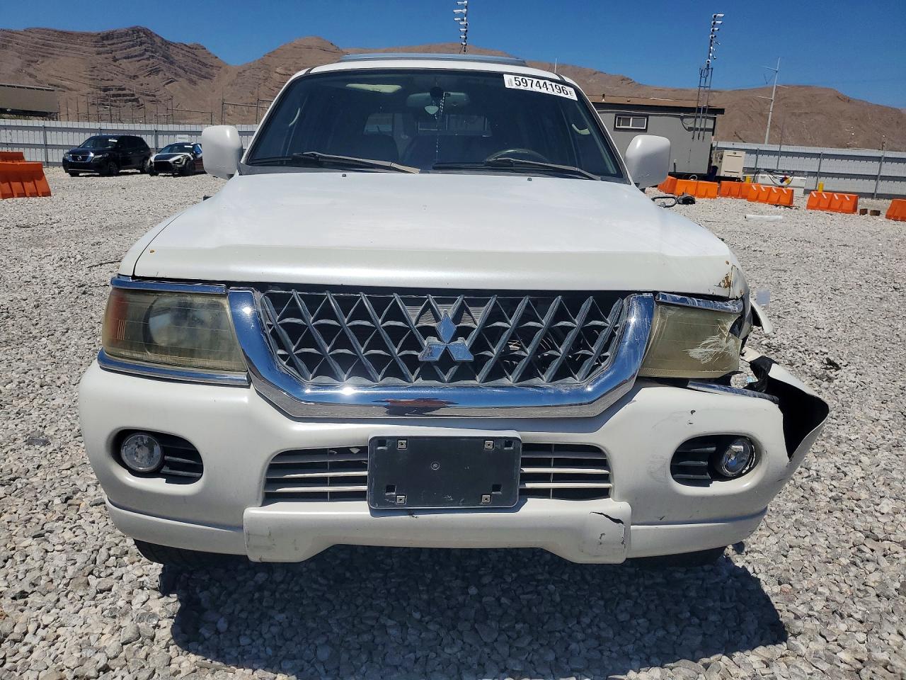 2001 Mitsubishi Montero Sport Limited Белый vin: JA4LS41R91P001727