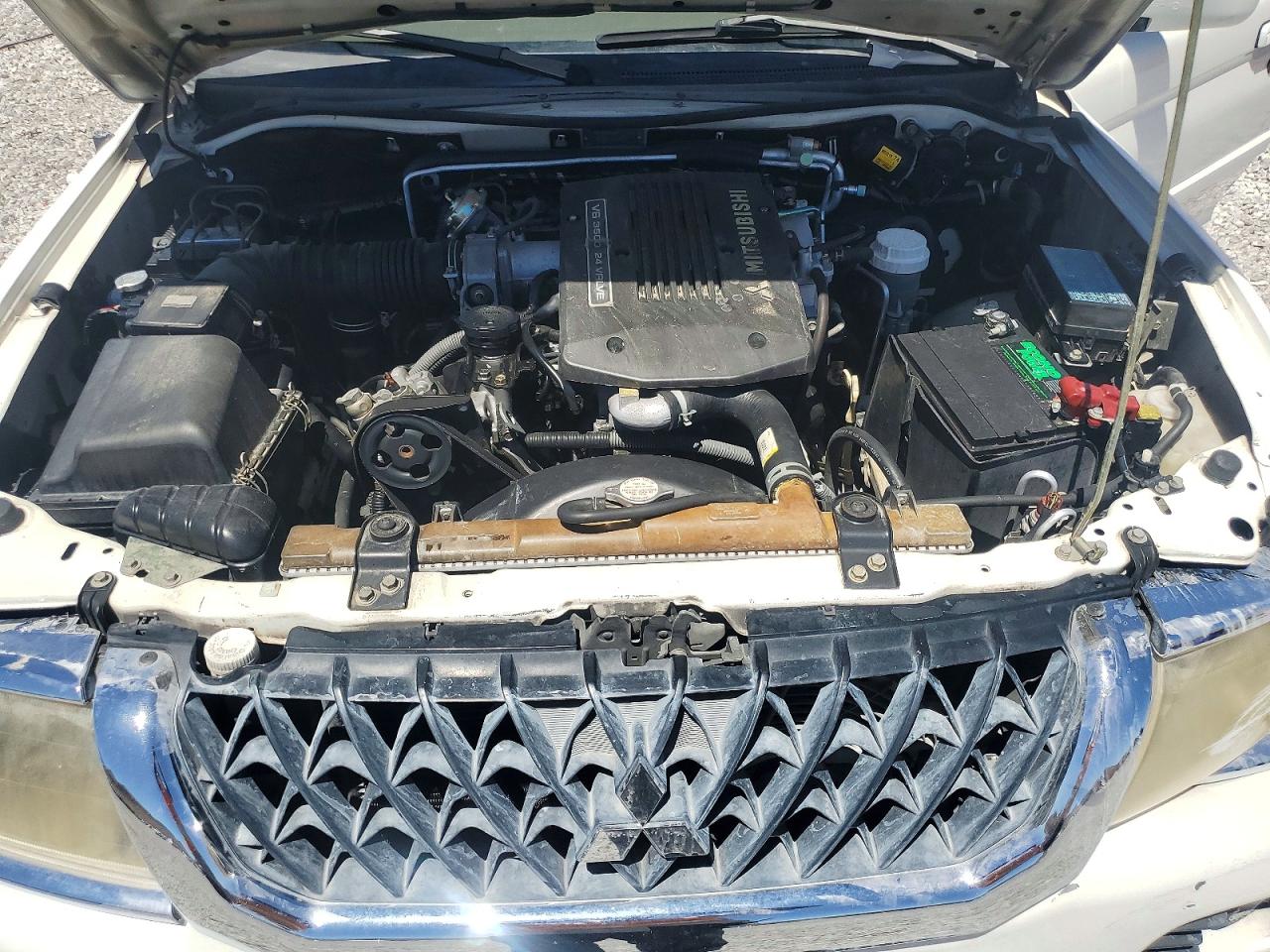 2001 Mitsubishi Montero Sport Limited Белый vin: JA4LS41R91P001727