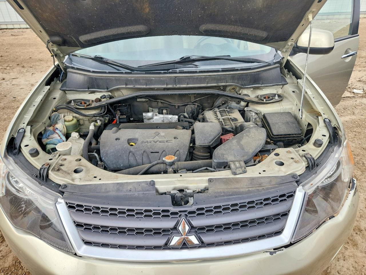 2009 Mitsubishi Outlander Se Cream vin: JA4LT31WX9Z010482