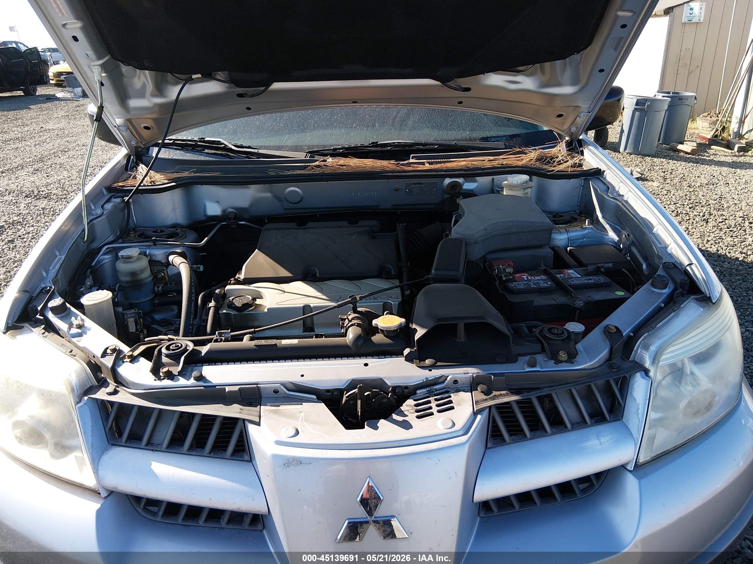 2005 Mitsubishi Outlander Ls Silver vin: JA4LX31F05U040750