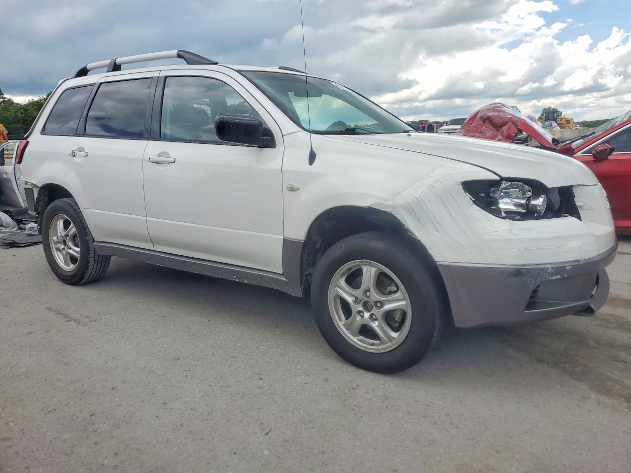 2004 Mitsubishi Outlander Ls White vin: JA4LX31F44U025165