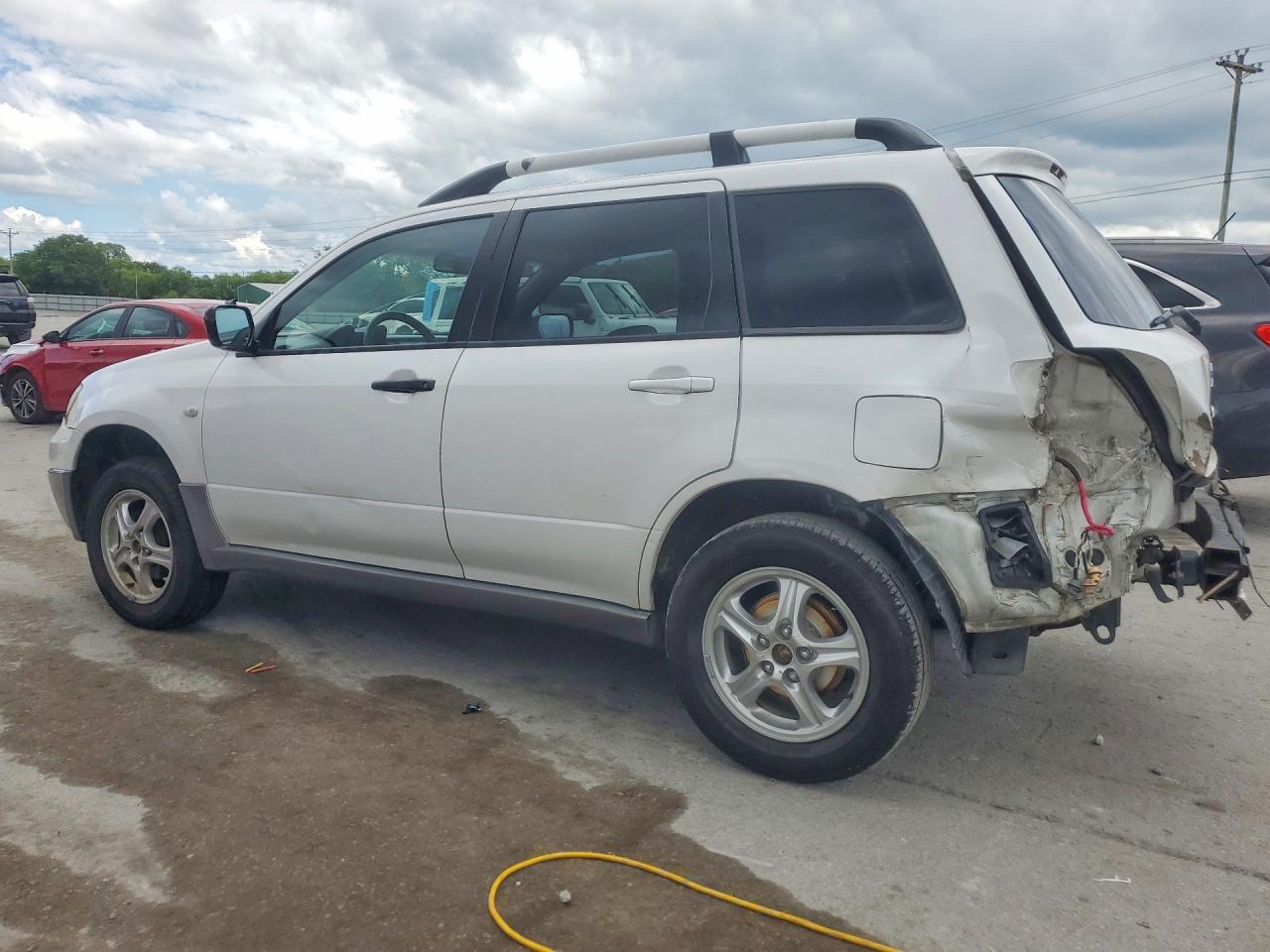 2004 Mitsubishi Outlander Ls White vin: JA4LX31F44U025165