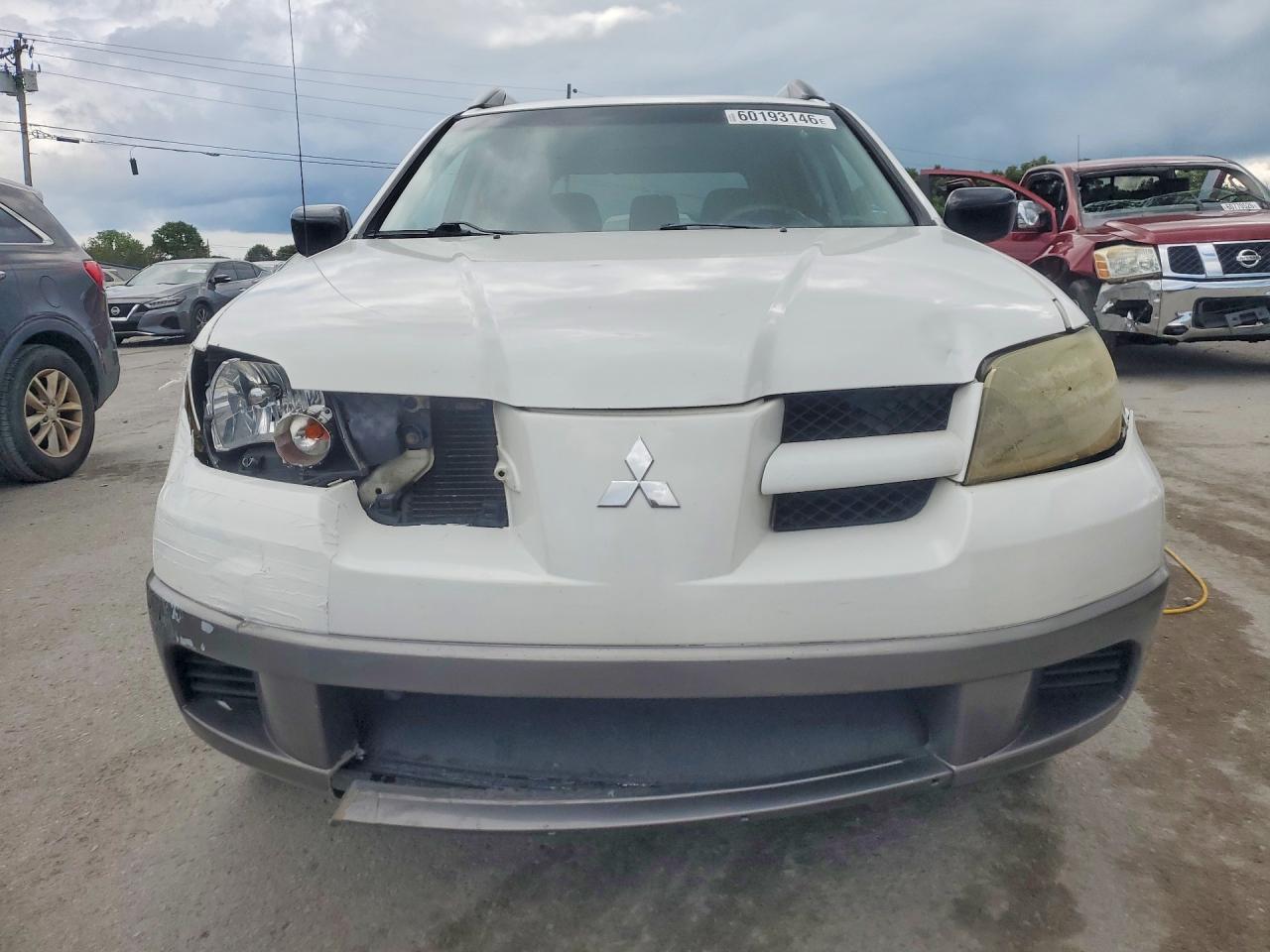 2004 Mitsubishi Outlander Ls White vin: JA4LX31F44U025165