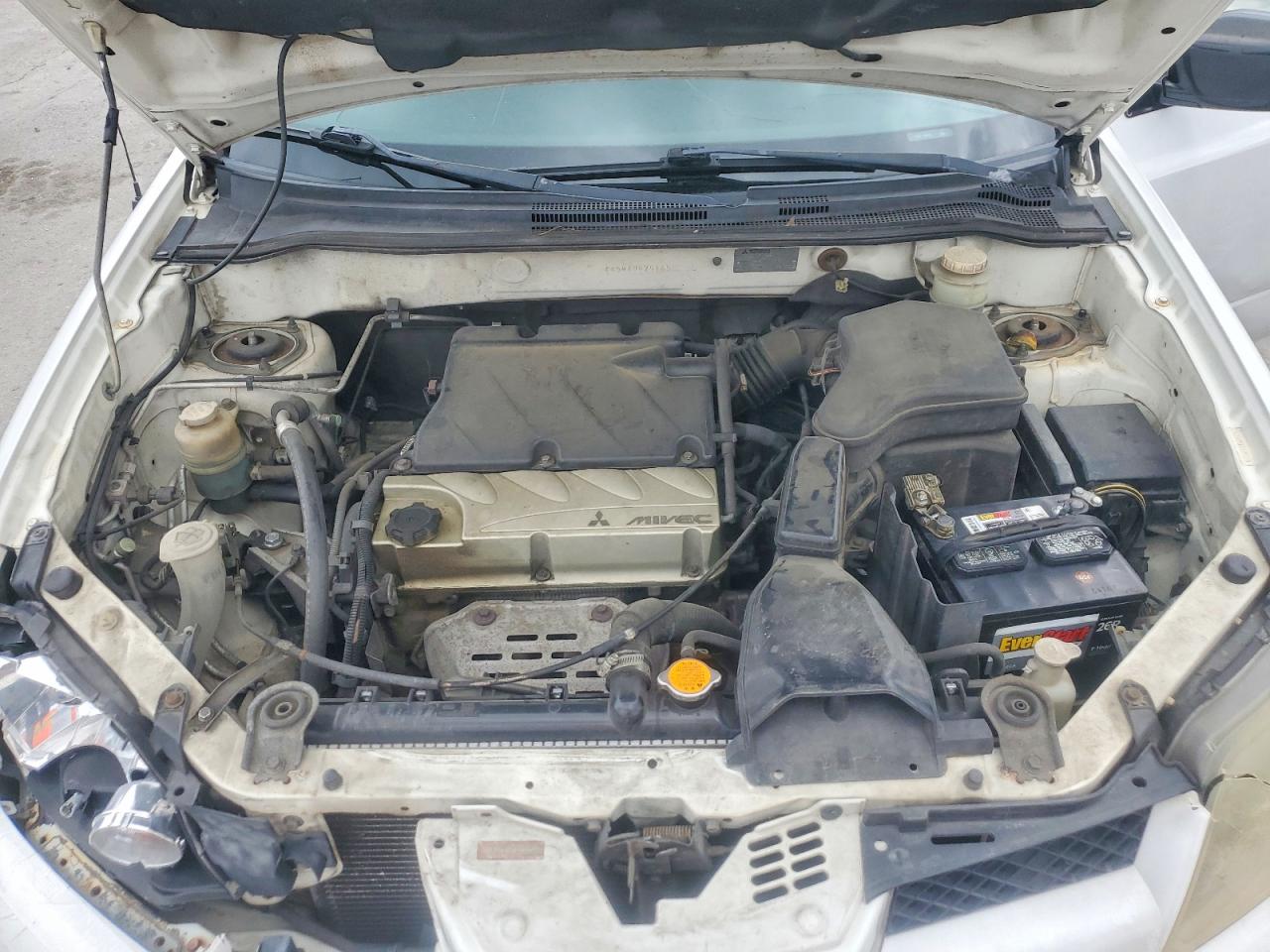2004 Mitsubishi Outlander Ls White vin: JA4LX31F44U025165