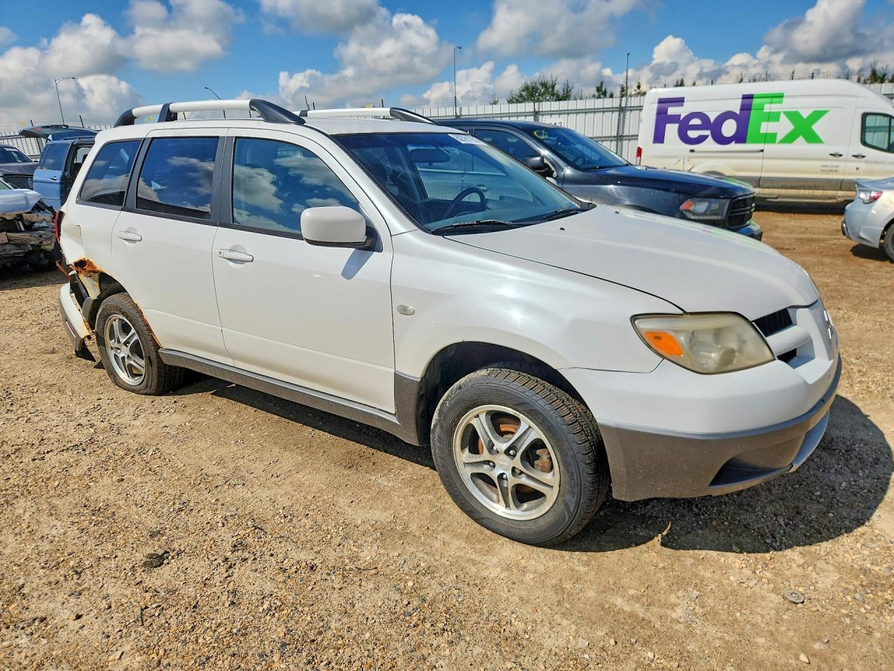 2006 Mitsubishi Outlander Ls White vin: JA4LX31F46U611318