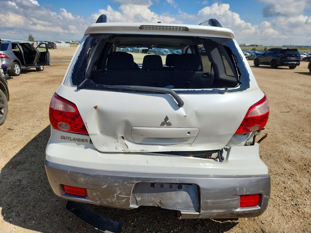 2006 Mitsubishi Outlander Ls White vin: JA4LX31F46U611318