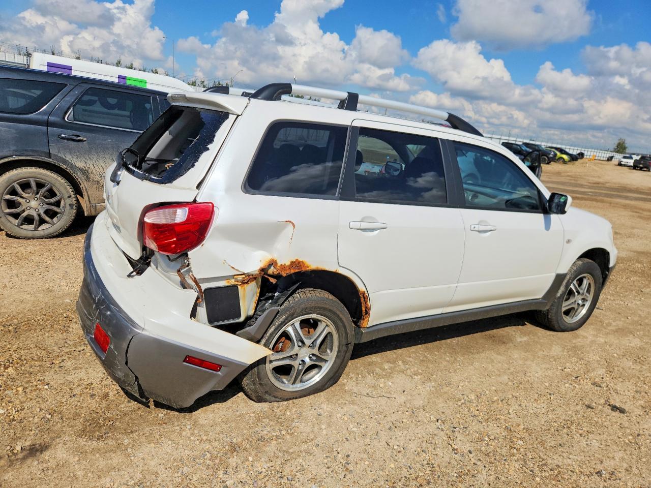 2006 Mitsubishi Outlander Ls White vin: JA4LX31F46U611318