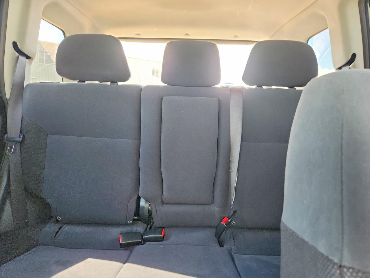 2006 Mitsubishi Outlander Ls White vin: JA4LX31F46U611318
