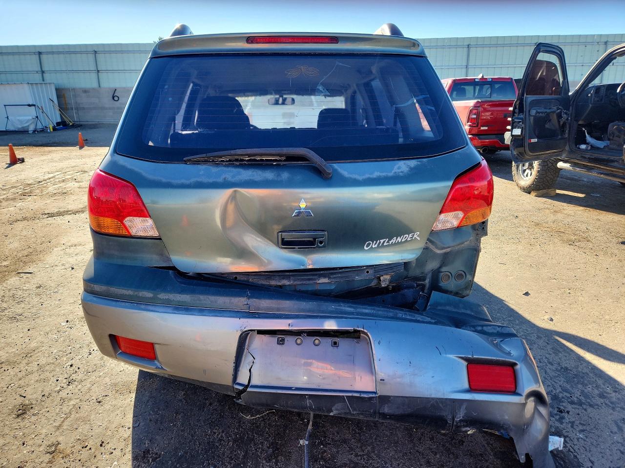 2004 Mitsubishi Outlander Ls Green vin: JA4LX31F74U047743