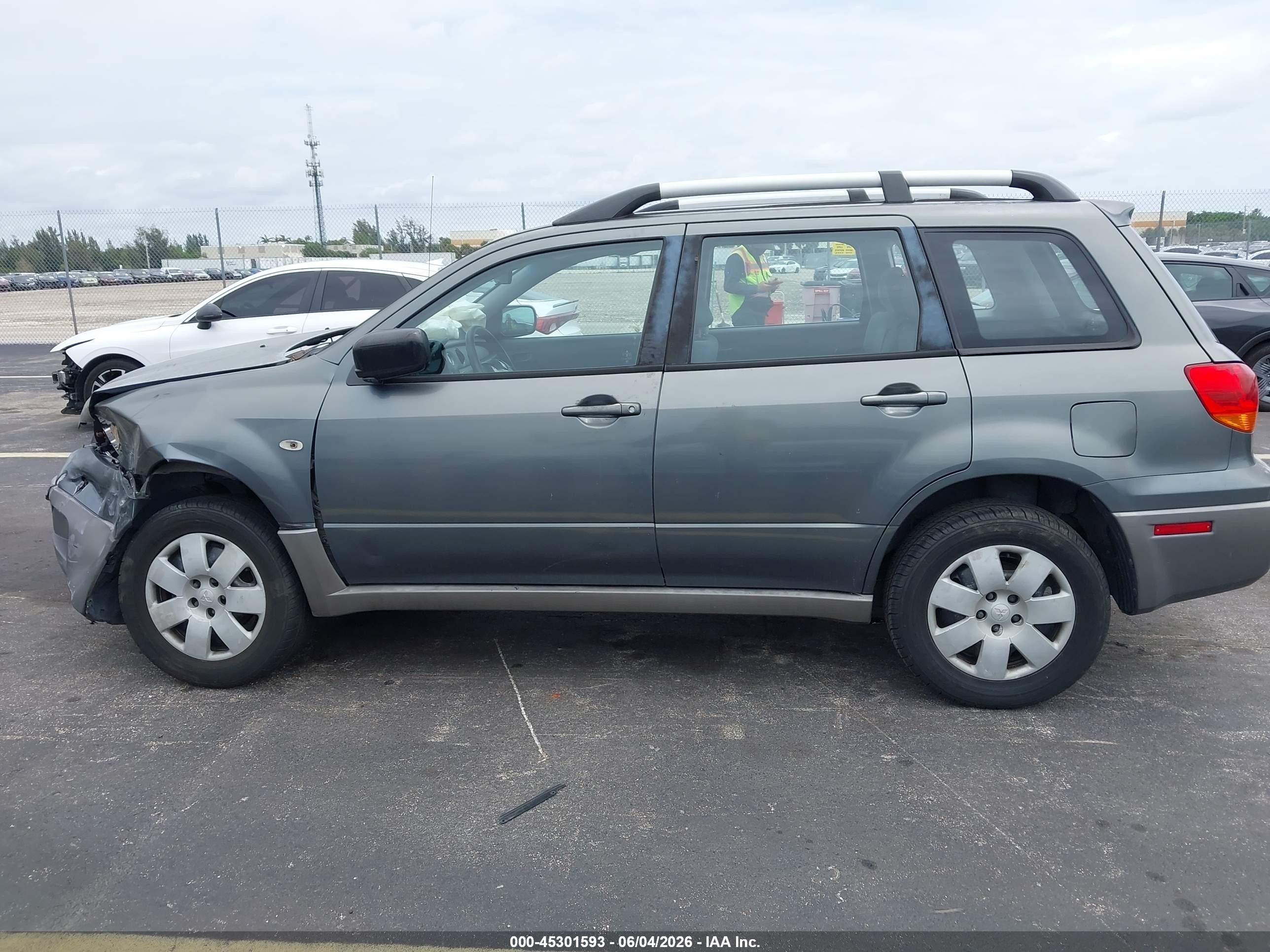 2003 Mitsubishi Outlander Ls Серый vin: JA4LX31G03U072149