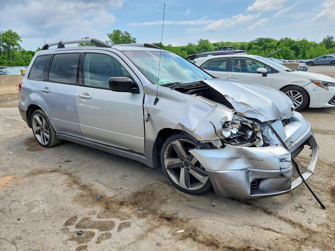 2004 Mitsubishi Outlander Ls Silver vin: JA4LZ31F34U060547