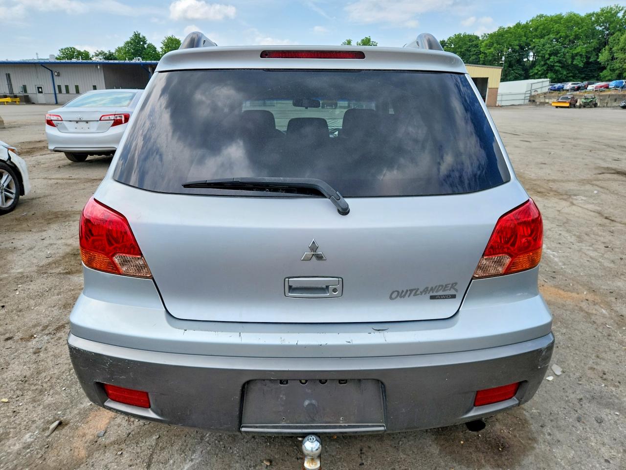 2004 Mitsubishi Outlander Ls Silver vin: JA4LZ31F34U060547