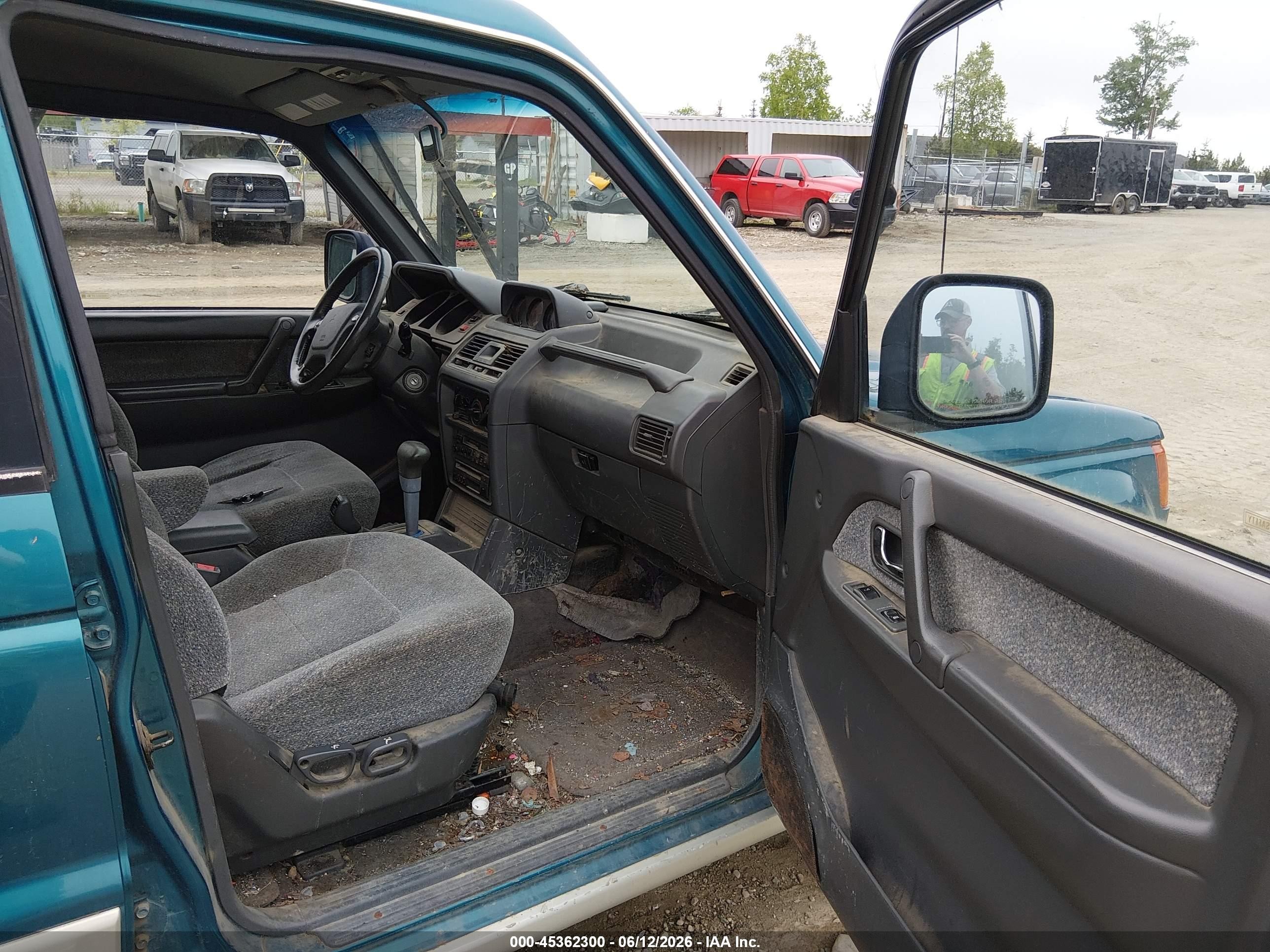 1995 Mitsubishi Montero Ls Teal vin: JA4MR41H0SJ014183