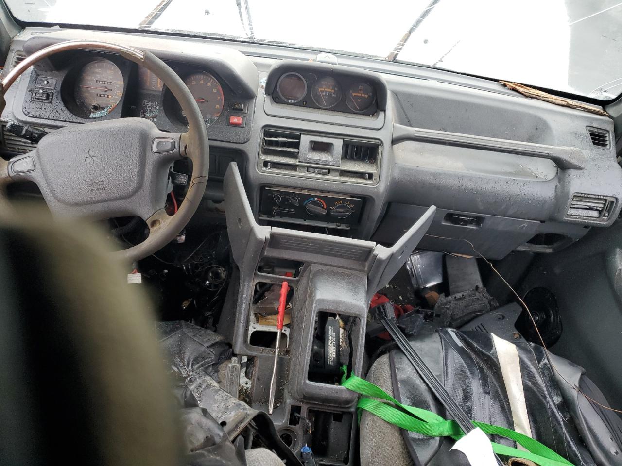1995 Mitsubishi Montero Ls Белый vin: JA4MR41H2SJ009521