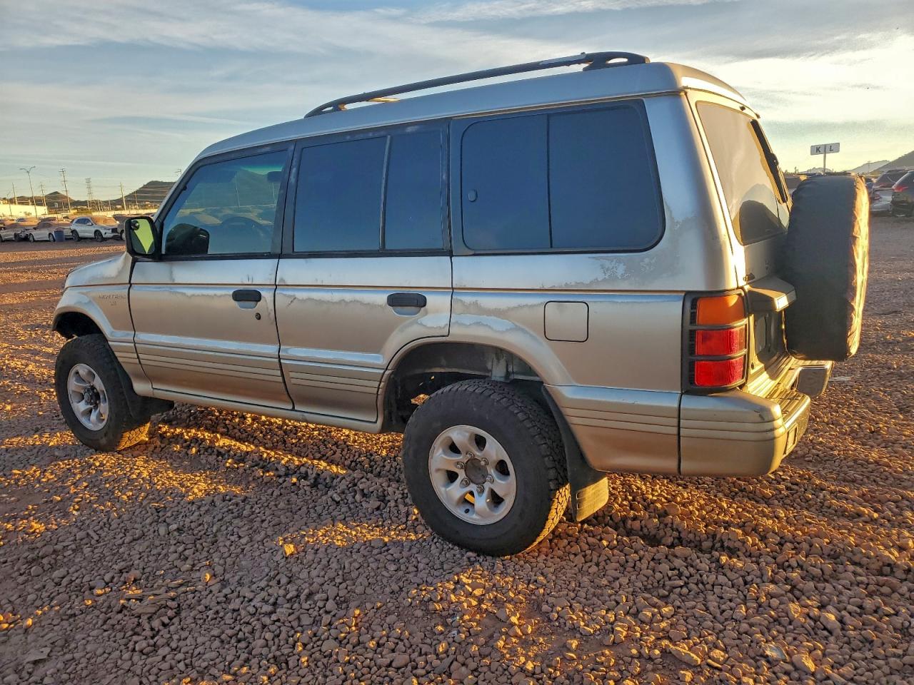 1997 Mitsubishi Montero Ls Silver vin: JA4MR41R1VJ010334