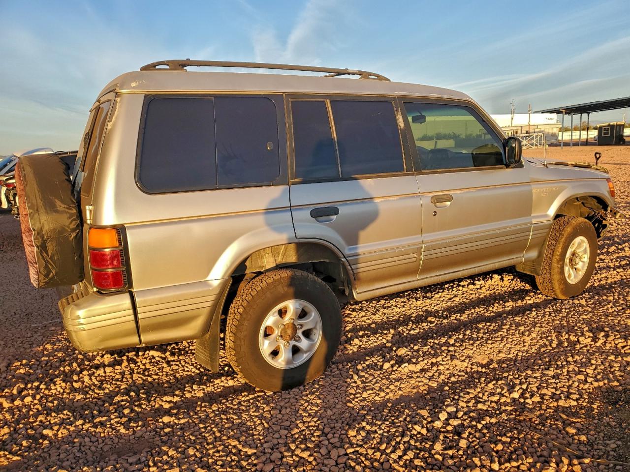 1997 Mitsubishi Montero Ls Silver vin: JA4MR41R1VJ010334