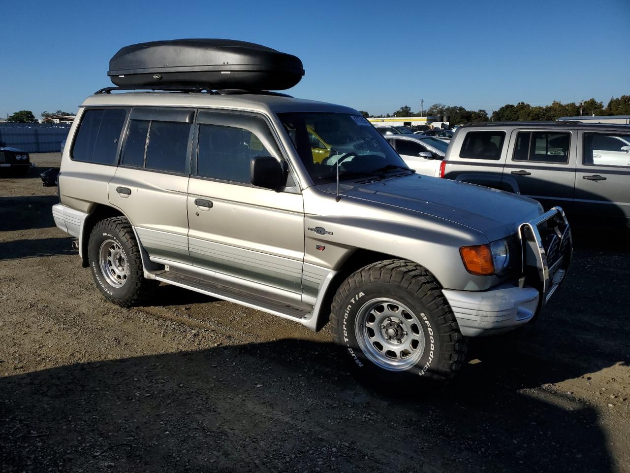 1998 Mitsubishi Montero Серебряный vin: JA4MR51R3WJ004705