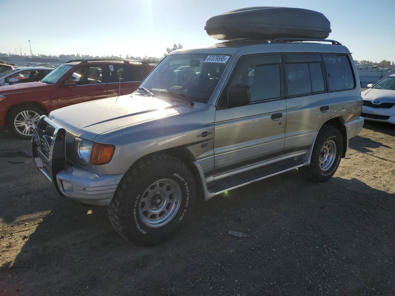 1998 Mitsubishi Montero Silver vin: JA4MR51R3WJ004705