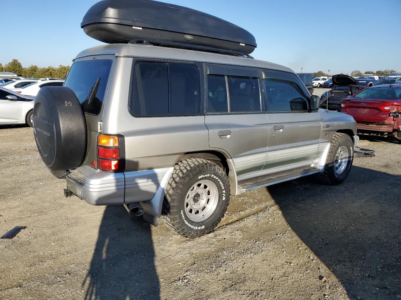 1998 Mitsubishi Montero Серебряный vin: JA4MR51R3WJ004705