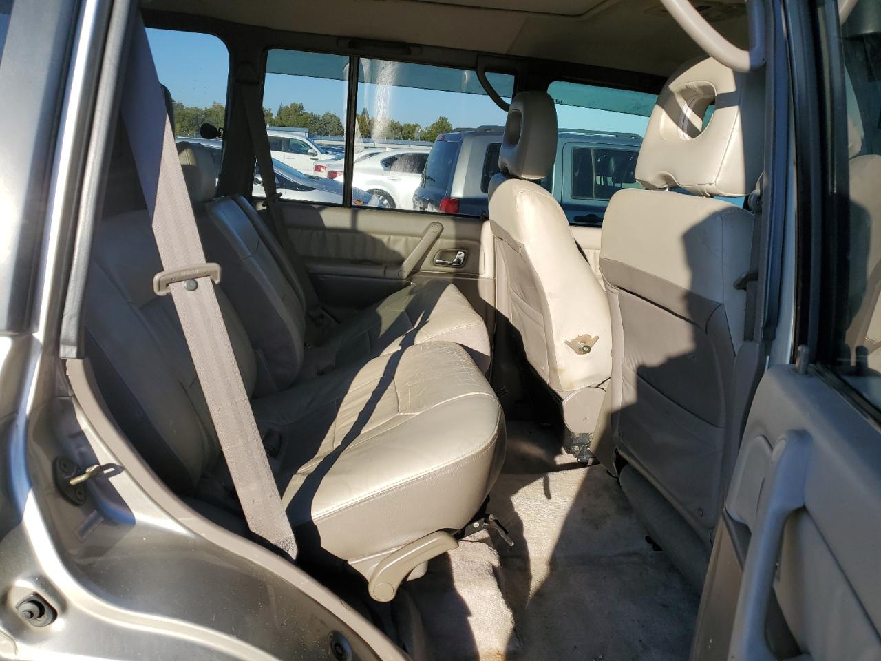 1998 Mitsubishi Montero Серебряный vin: JA4MR51R3WJ004705