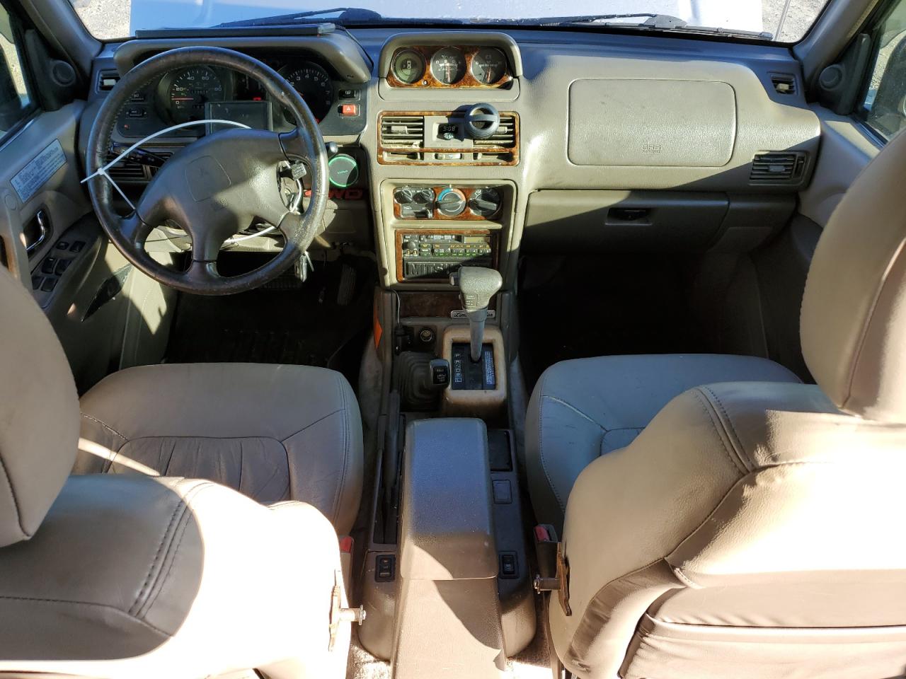 1998 Mitsubishi Montero Серебряный vin: JA4MR51R3WJ004705