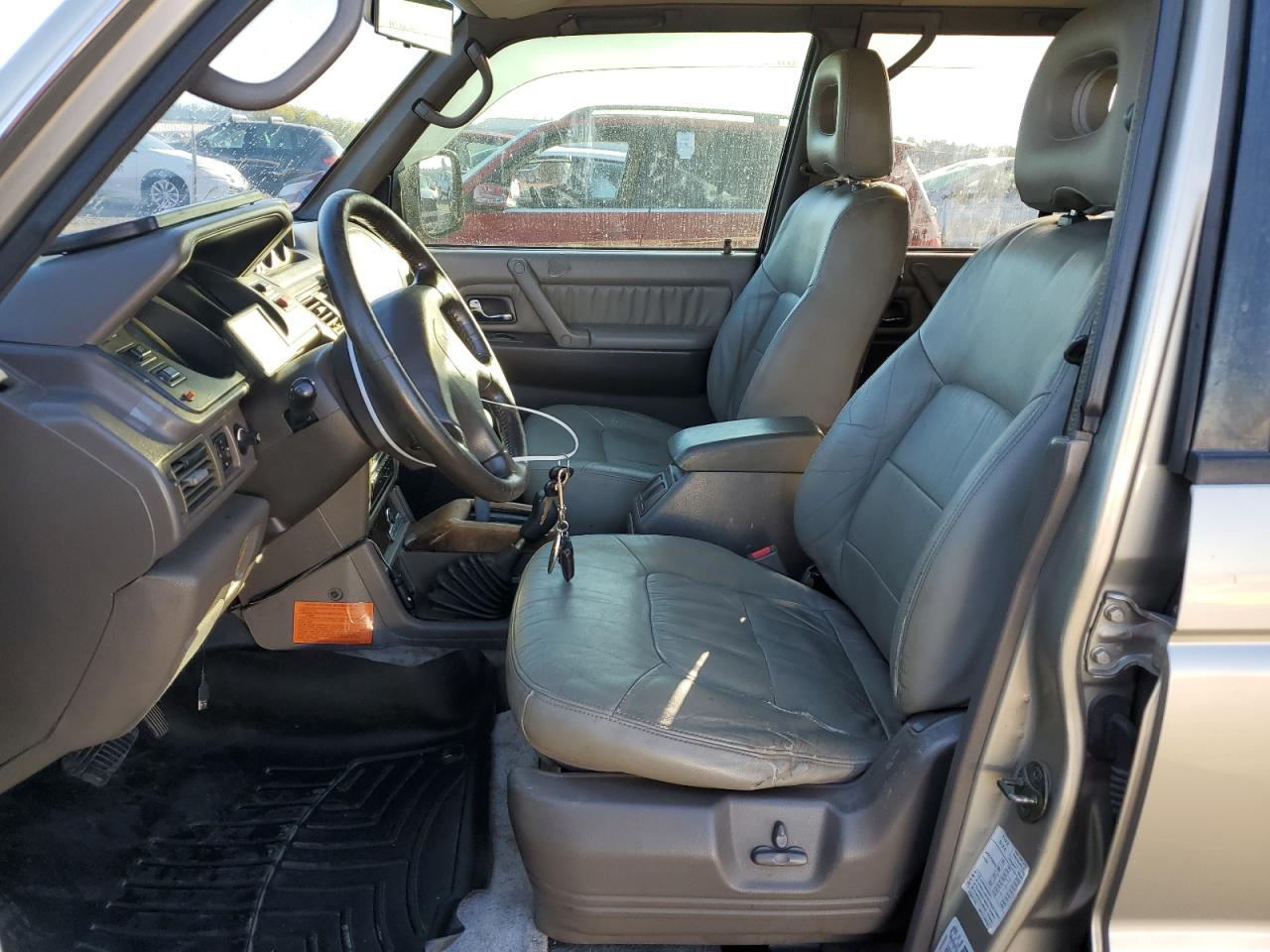 1998 Mitsubishi Montero Серебряный vin: JA4MR51R3WJ004705