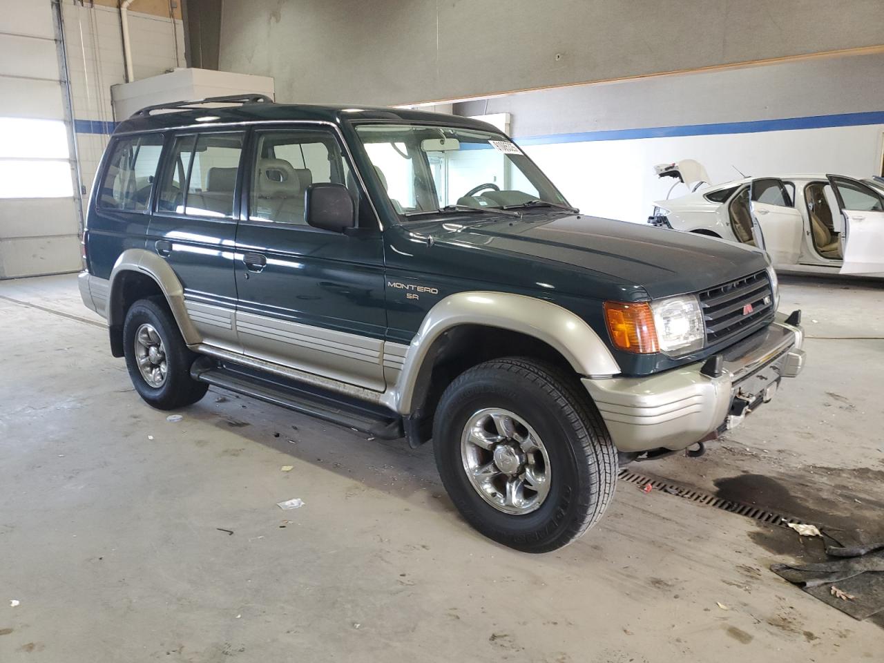 1997 Mitsubishi Montero Sr Turquoise vin: JA4MR51R7VJ001076