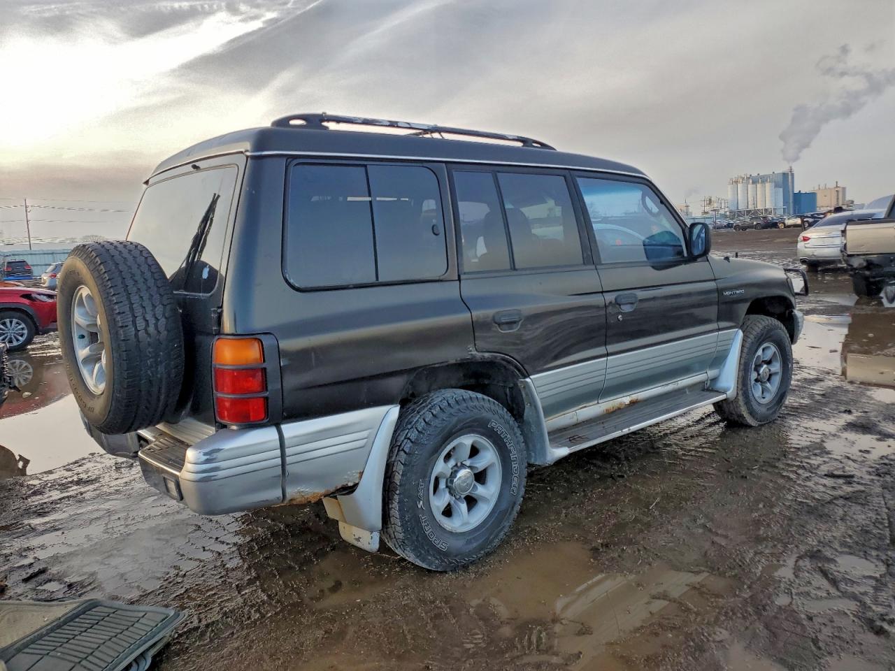 1998 Mitsubishi Montero Black vin: JA4MR51RXWJ000473