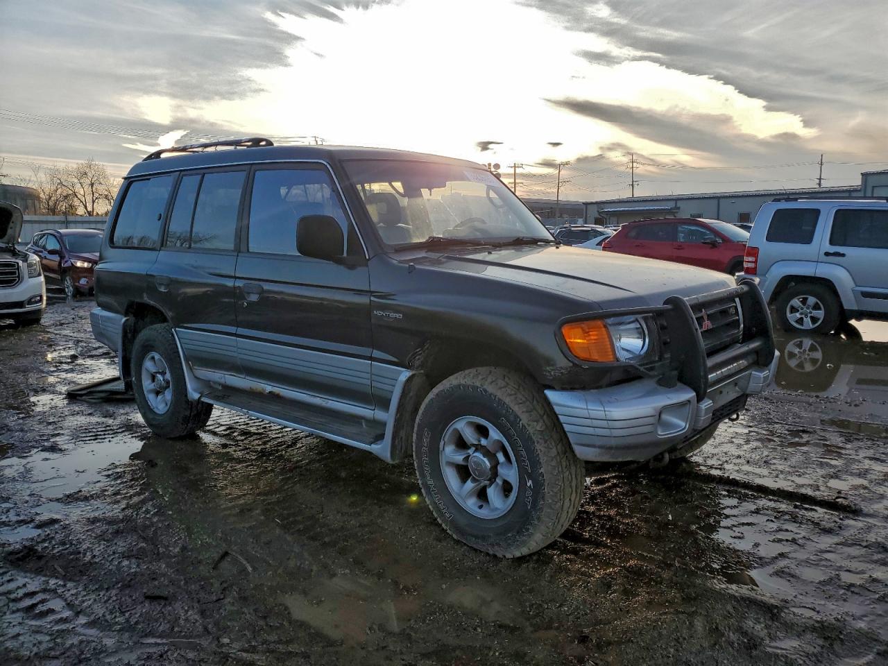 1998 Mitsubishi Montero Black vin: JA4MR51RXWJ000473