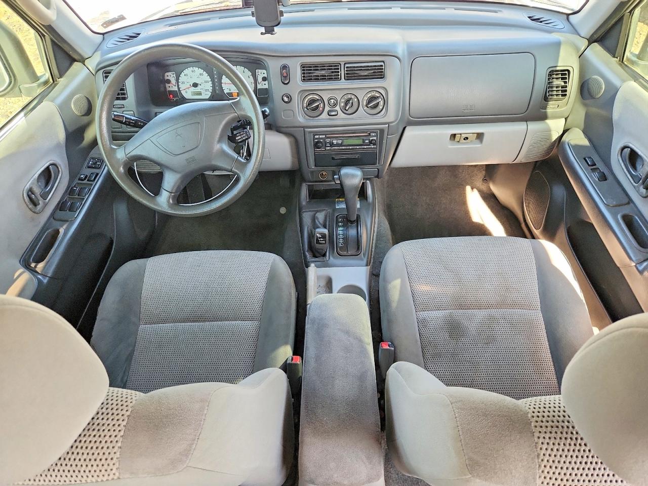 2003 Mitsubishi Montero Sport Es Silver vin: JA4MT21H03J040757