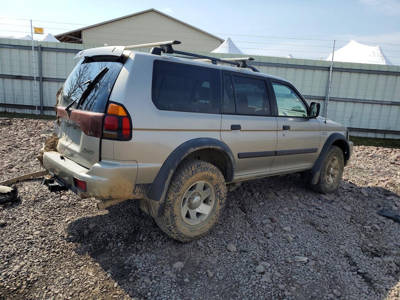 2002 Mitsubishi Montero Sport Es Gold vin: JA4MT21H52J017909