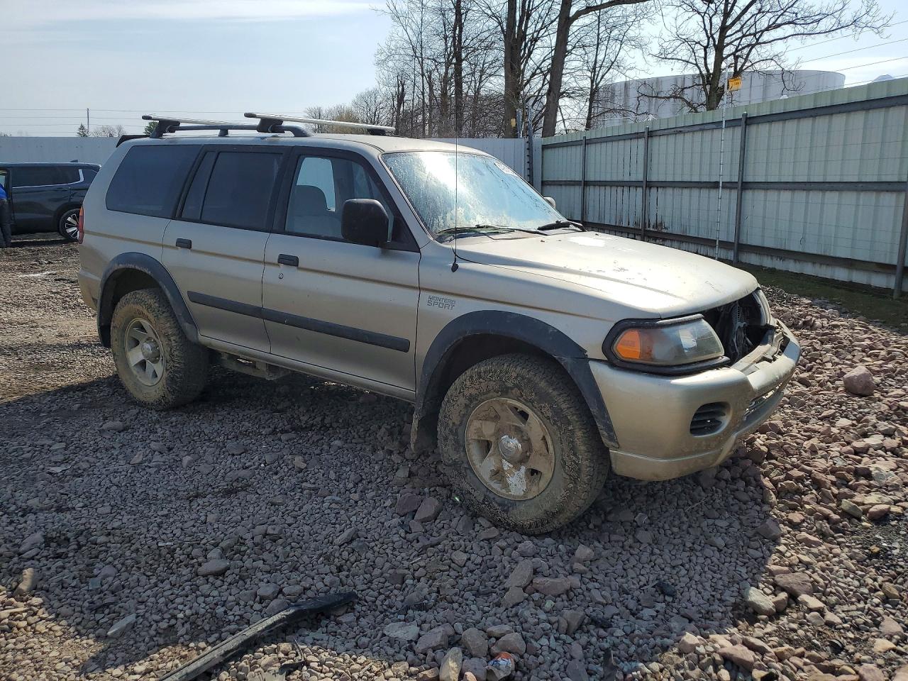 2002 Mitsubishi Montero Sport Es Gold vin: JA4MT21H52J017909