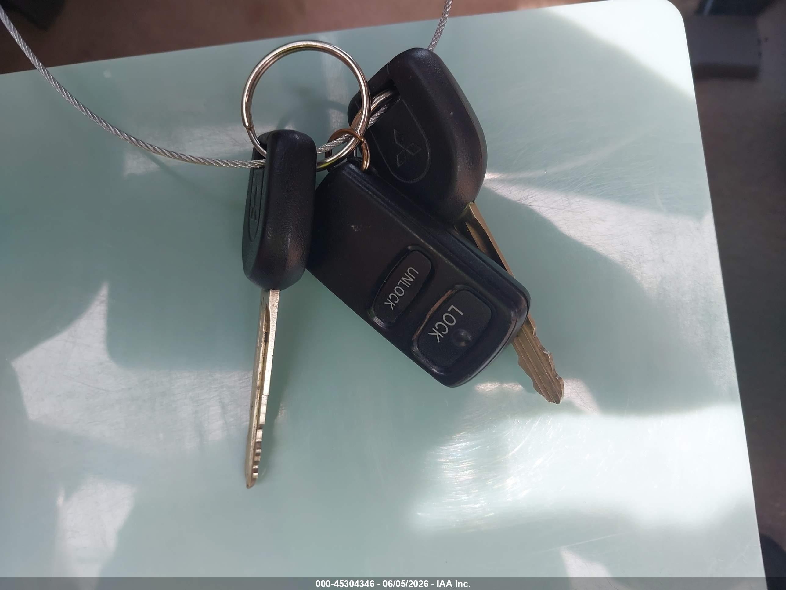 2002 Mitsubishi Montero Sport Es/ls Gold vin: JA4MT21H72J027650