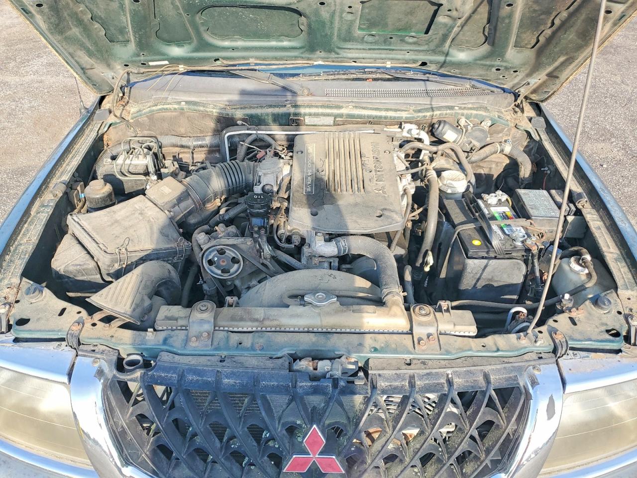 2001 Mitsubishi Montero Sport Xls Green vin: JA4MT31H41P054449