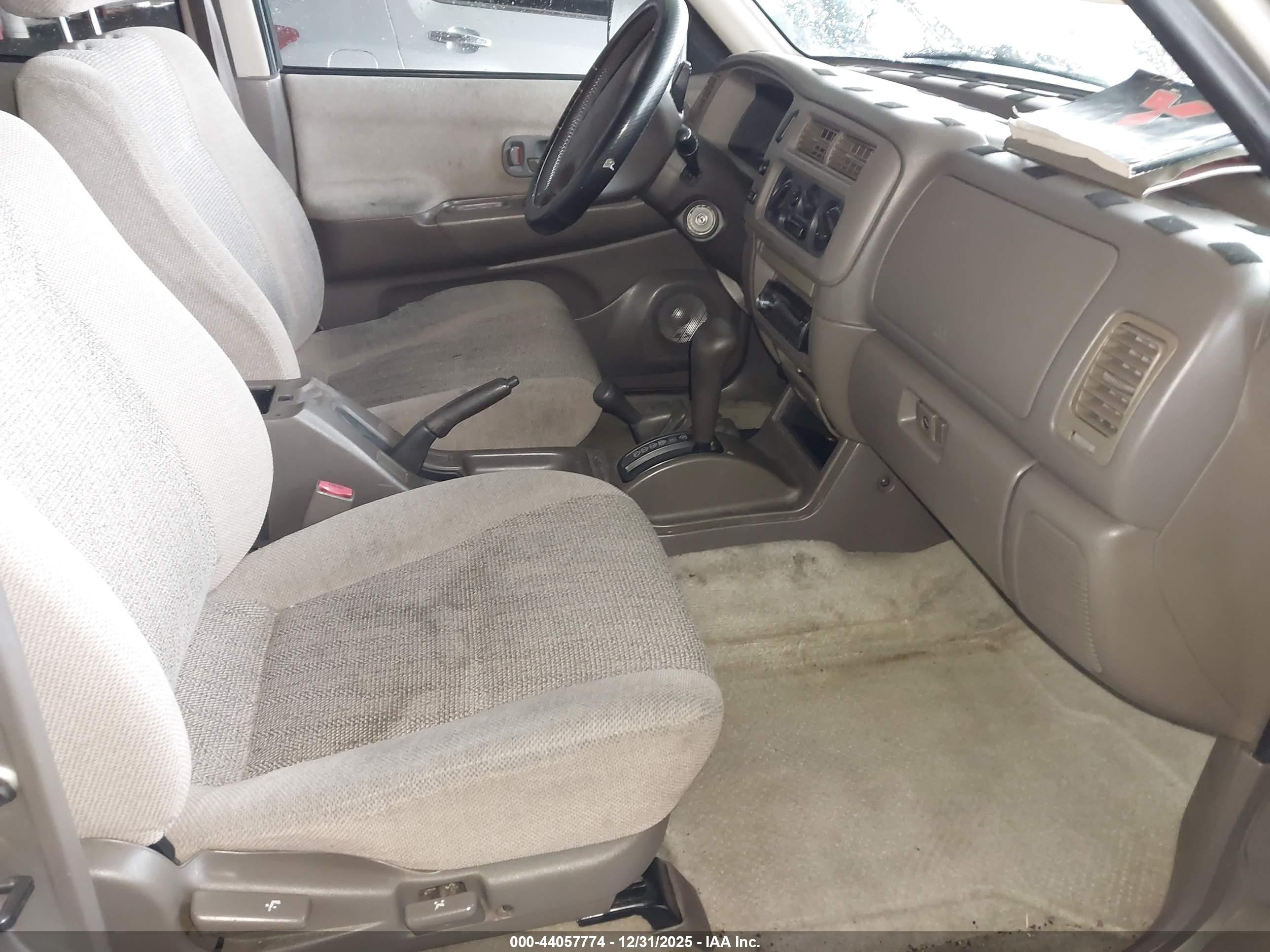 1999 Mitsubishi Montero Sport Ls/xls Gold vin: JA4MT31H4XP032685