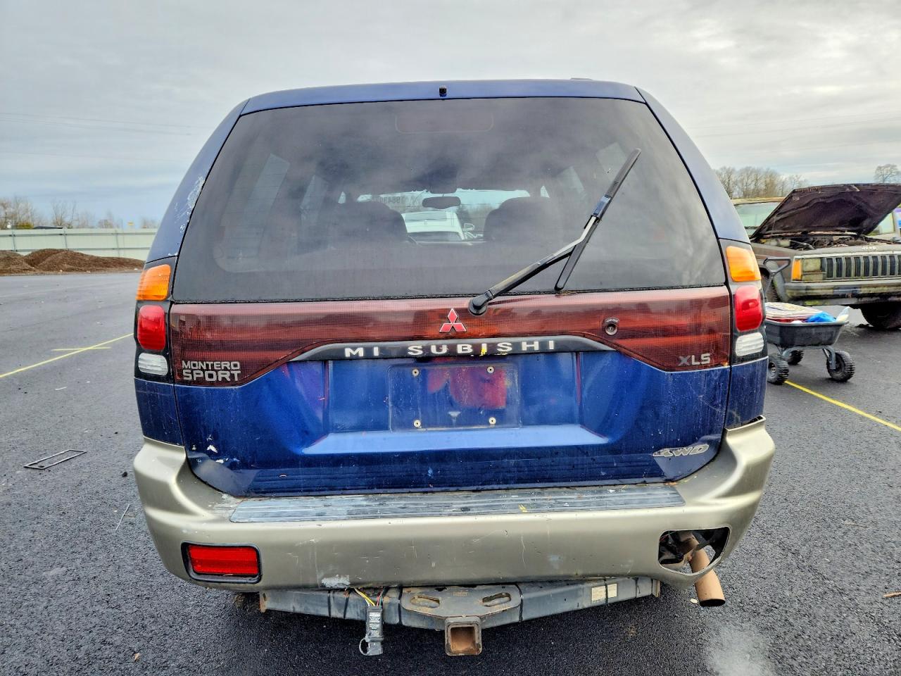 2000 Mitsubishi Montero Blue vin: JA4MT31H4YP064165