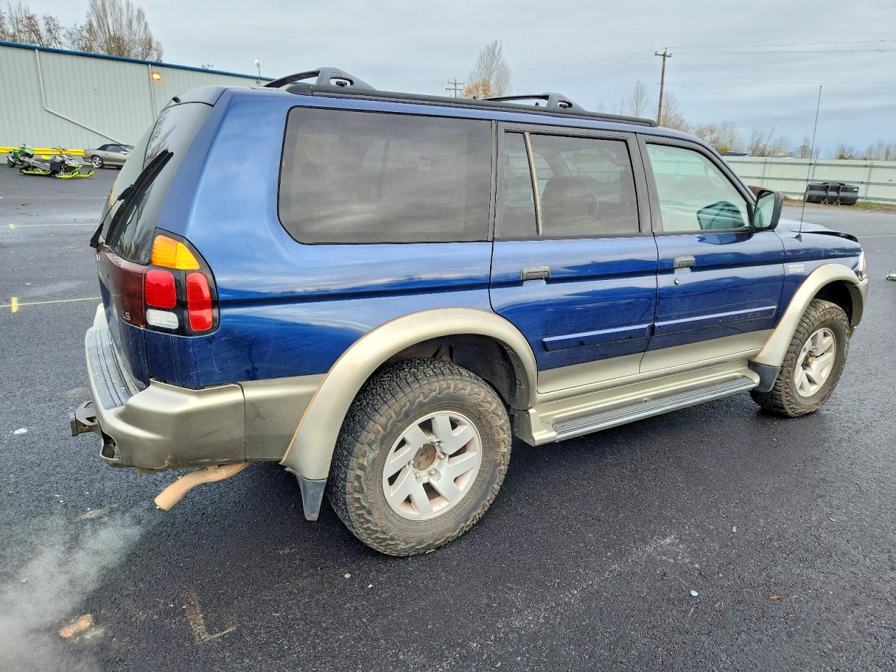 2000 Mitsubishi Montero Blue vin: JA4MT31H4YP064165