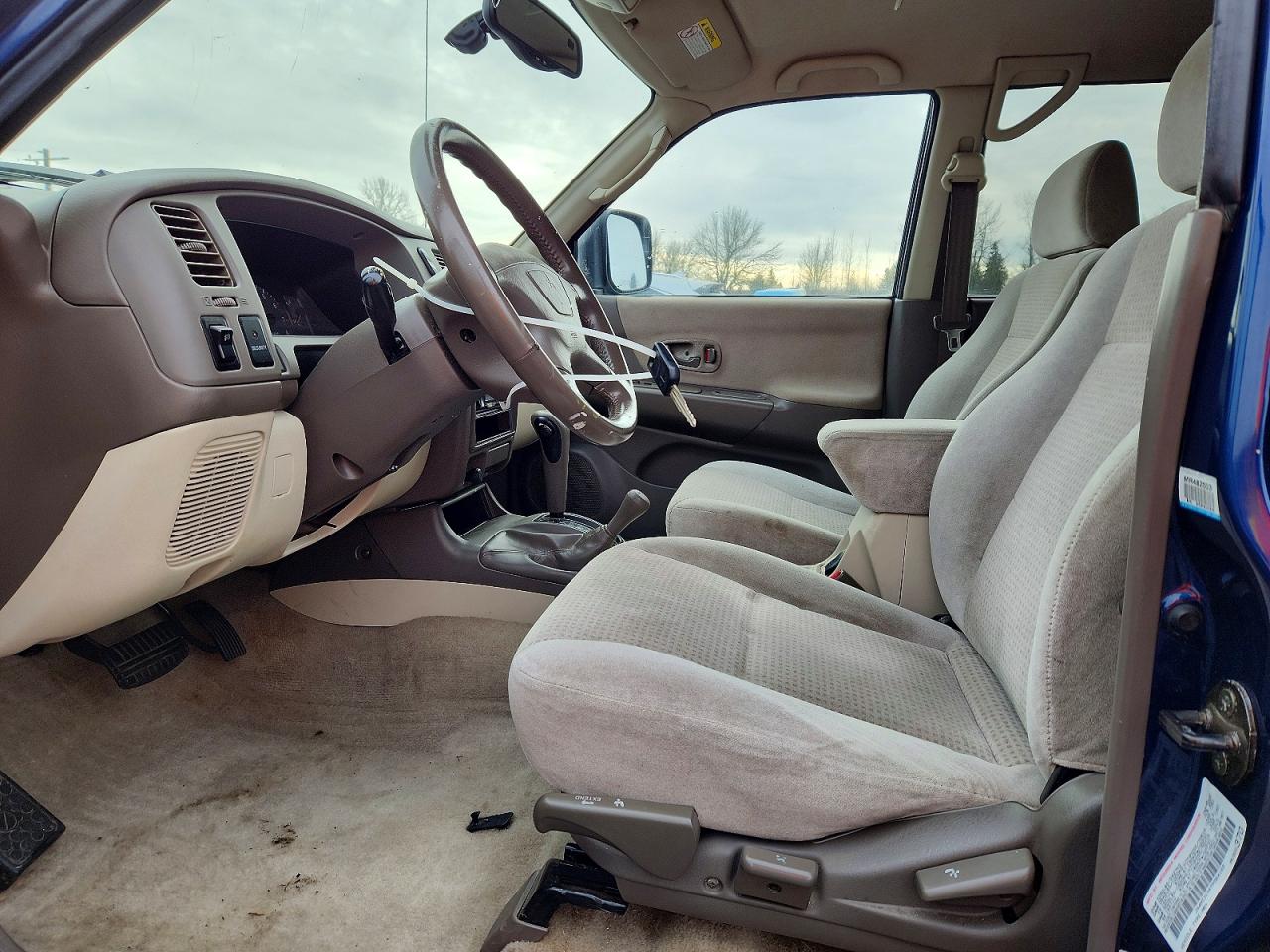 2000 Mitsubishi Montero Blue vin: JA4MT31H4YP064165