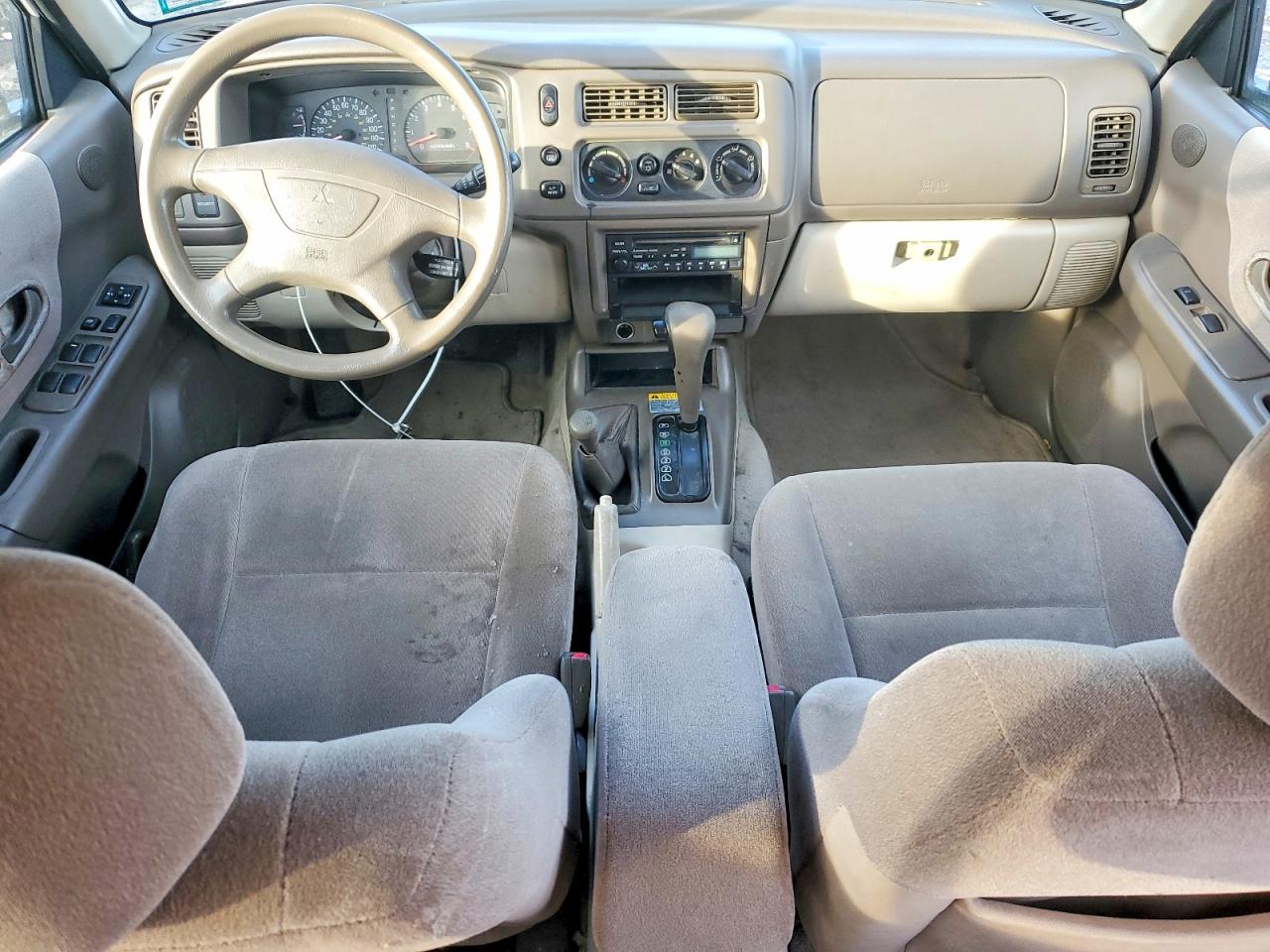 2000 Mitsubishi Montero Sport Ls White vin: JA4MT31H7YP047313