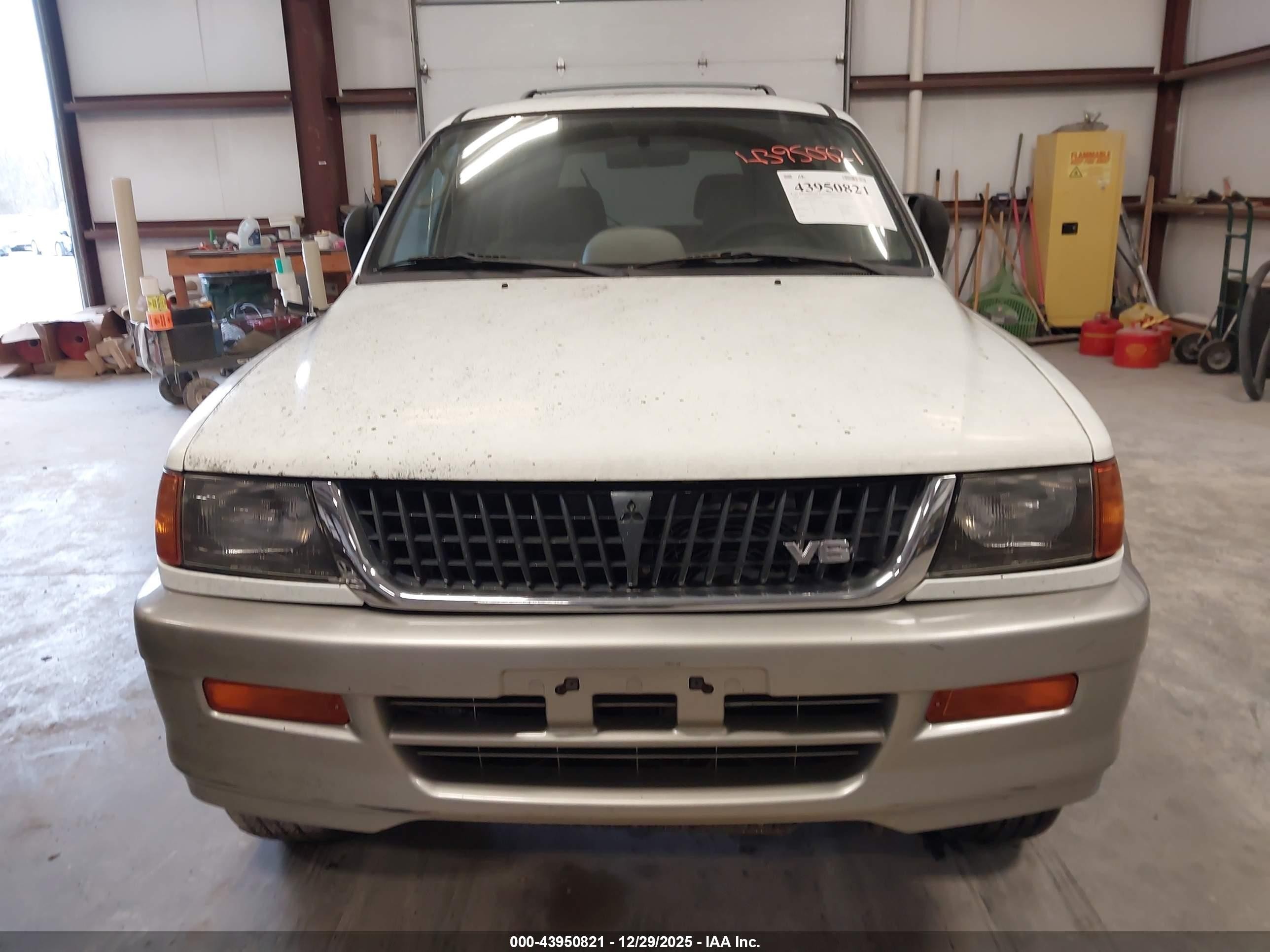 1998 Mitsubishi Montero Sport Ls White vin: JA4MT31P0WP033421