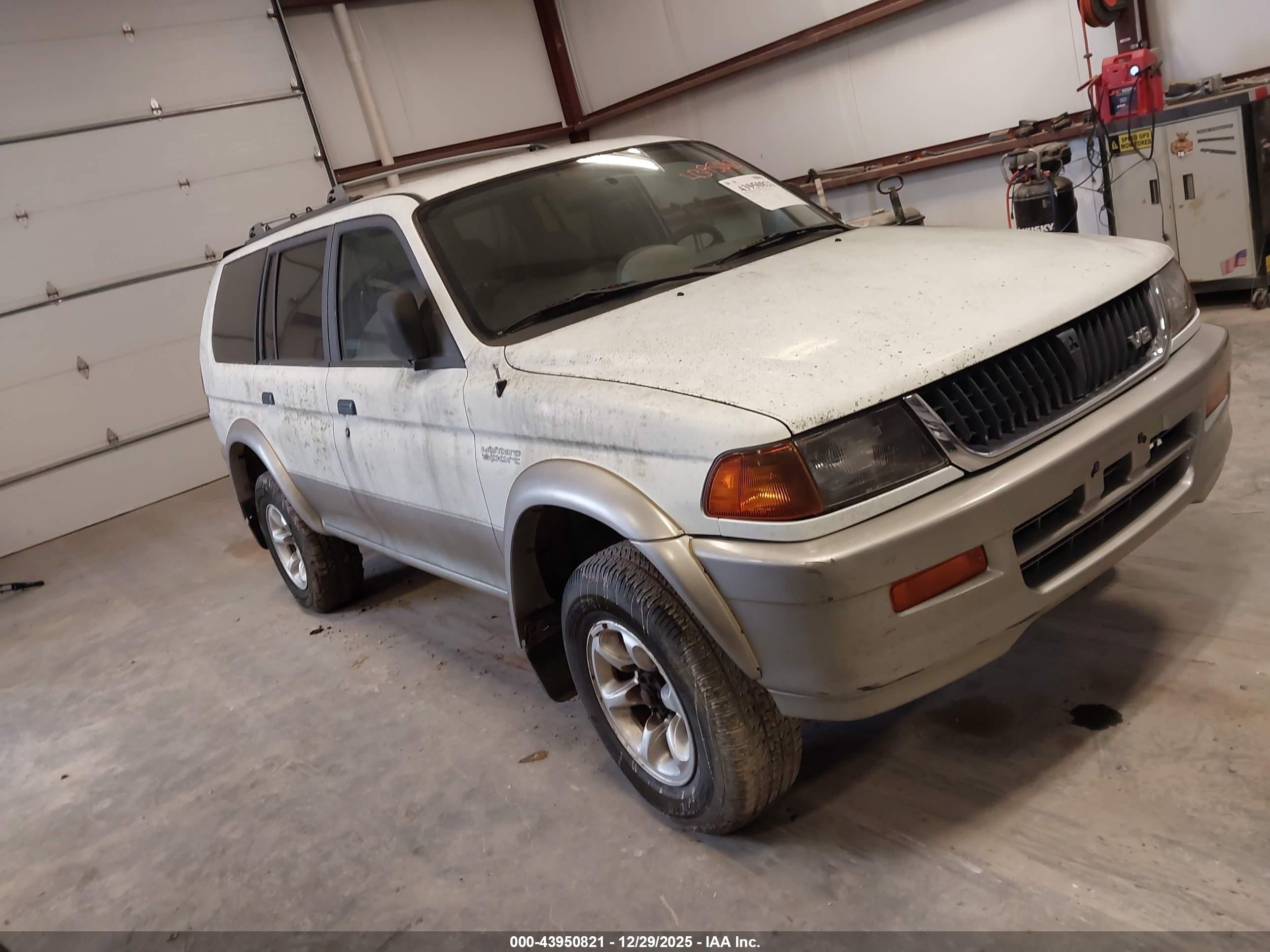 1998 Mitsubishi Montero Sport Ls White vin: JA4MT31P0WP033421