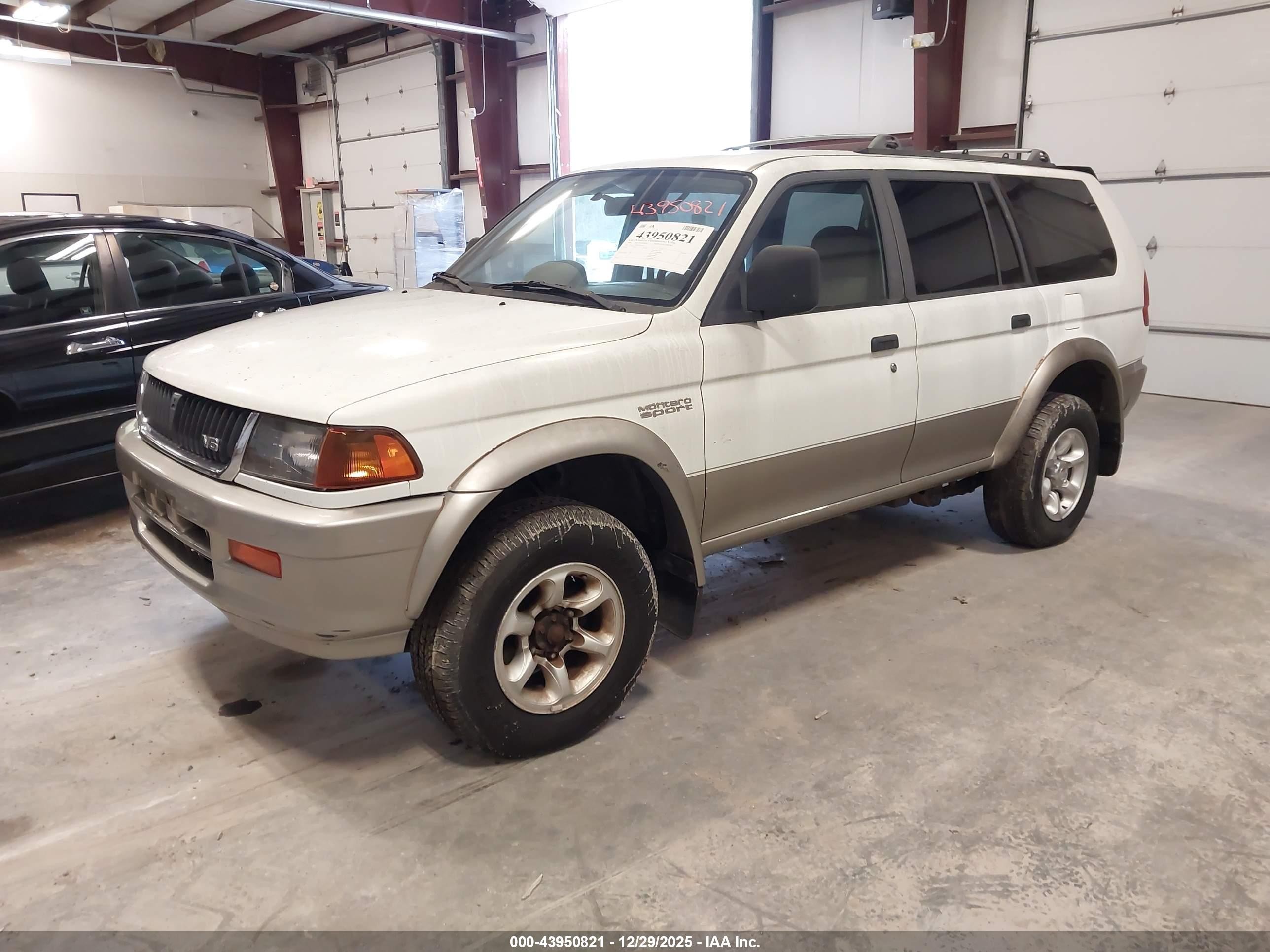 1998 Mitsubishi Montero Sport Ls White vin: JA4MT31P0WP033421