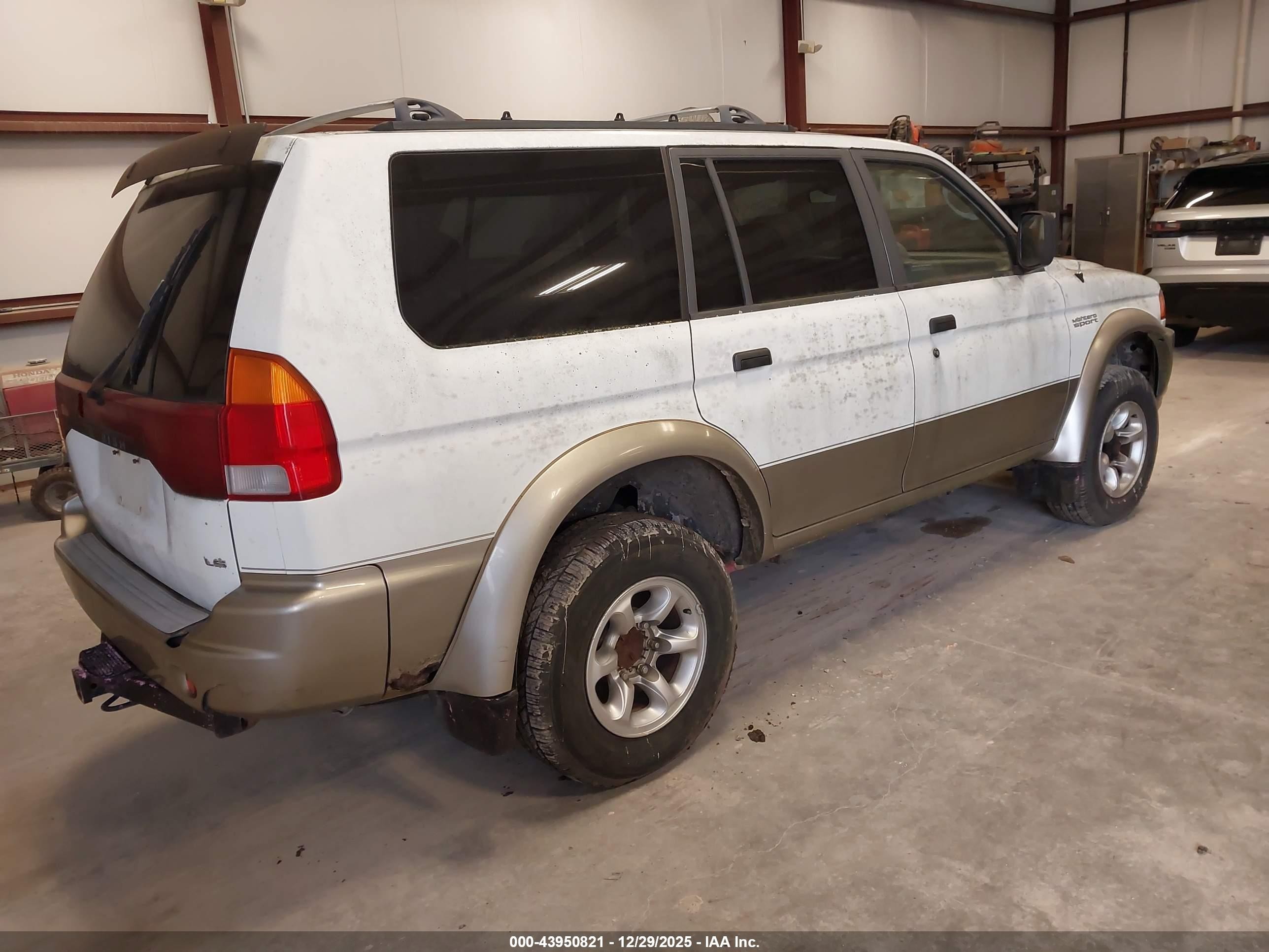 1998 Mitsubishi Montero Sport Ls White vin: JA4MT31P0WP033421