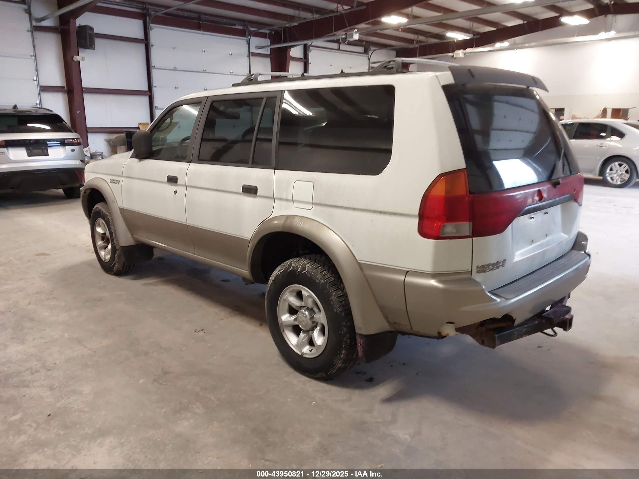 1998 Mitsubishi Montero Sport Ls White vin: JA4MT31P0WP033421