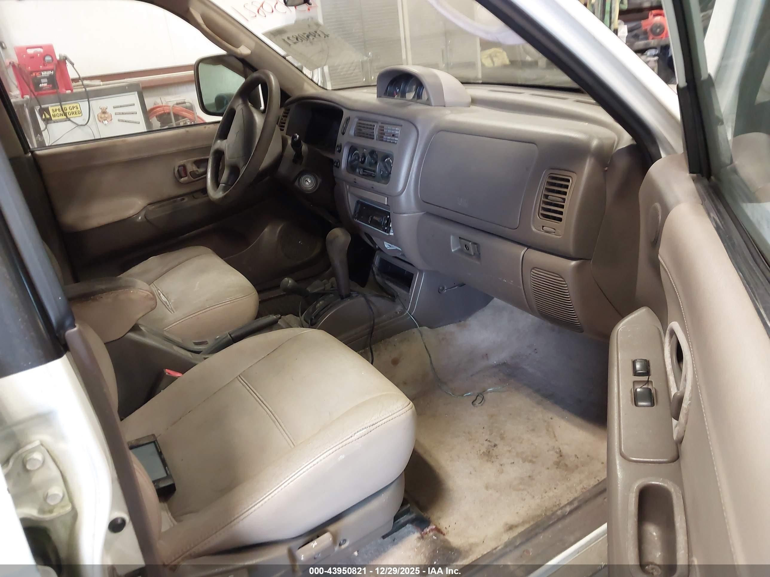 1998 Mitsubishi Montero Sport Ls White vin: JA4MT31P0WP033421