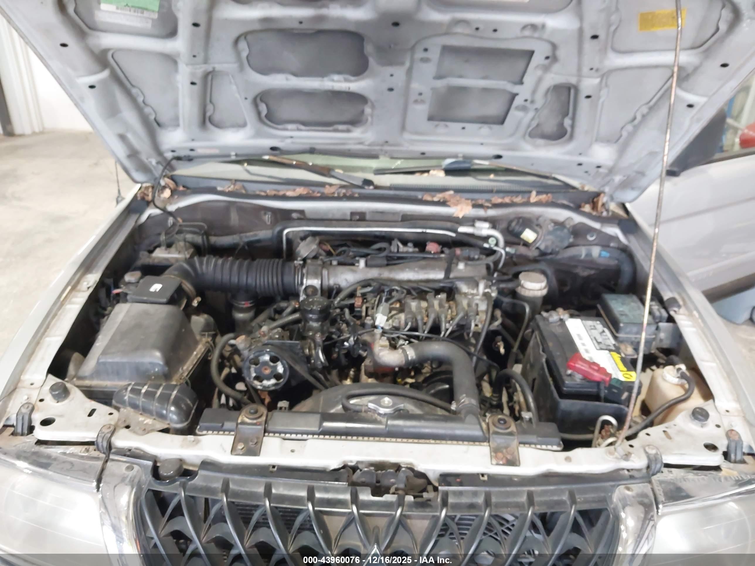 2002 Mitsubishi Montero Sport Xls Серый vin: JA4MT31R02J048547