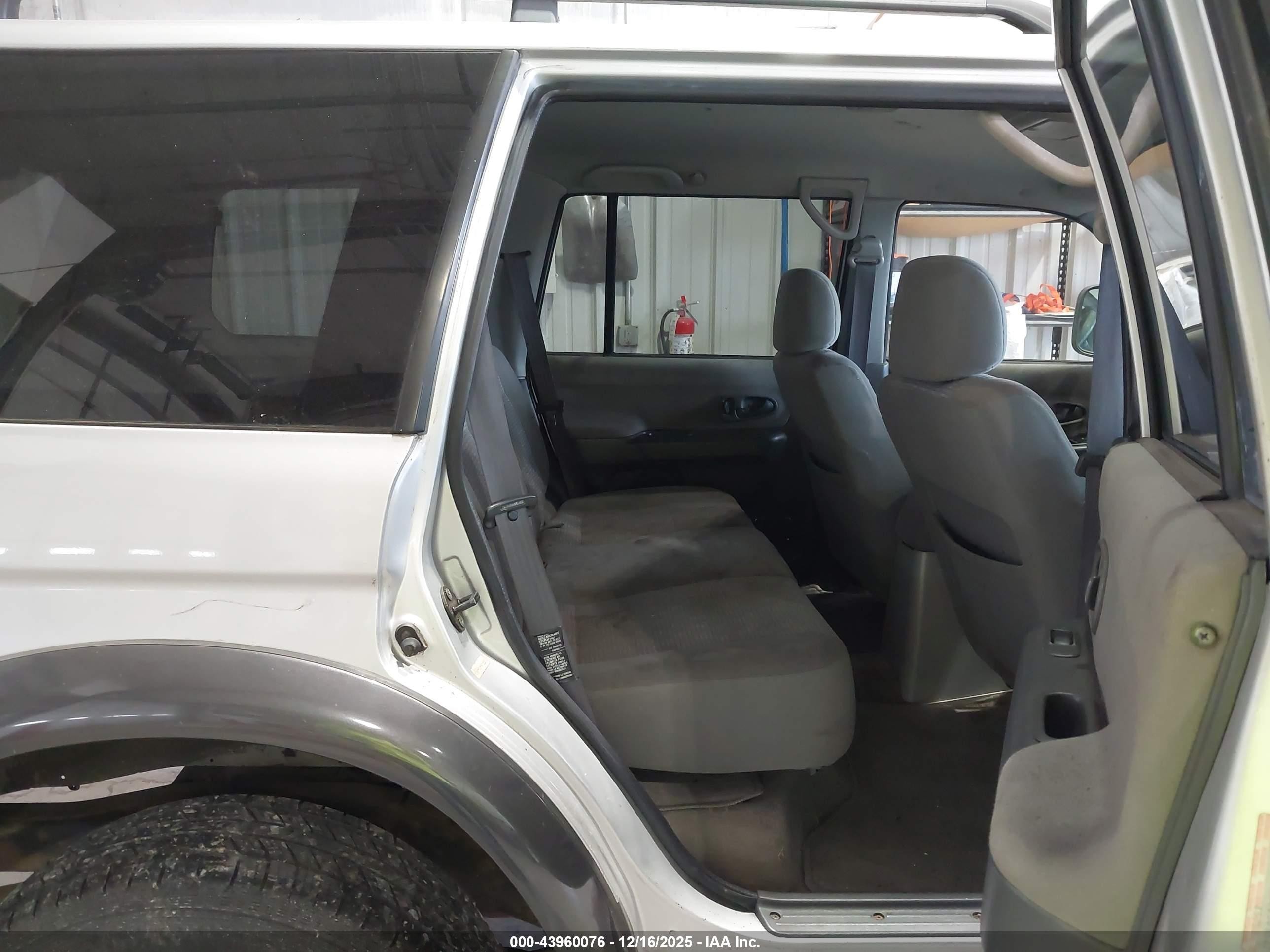 2002 Mitsubishi Montero Sport Xls Серый vin: JA4MT31R02J048547