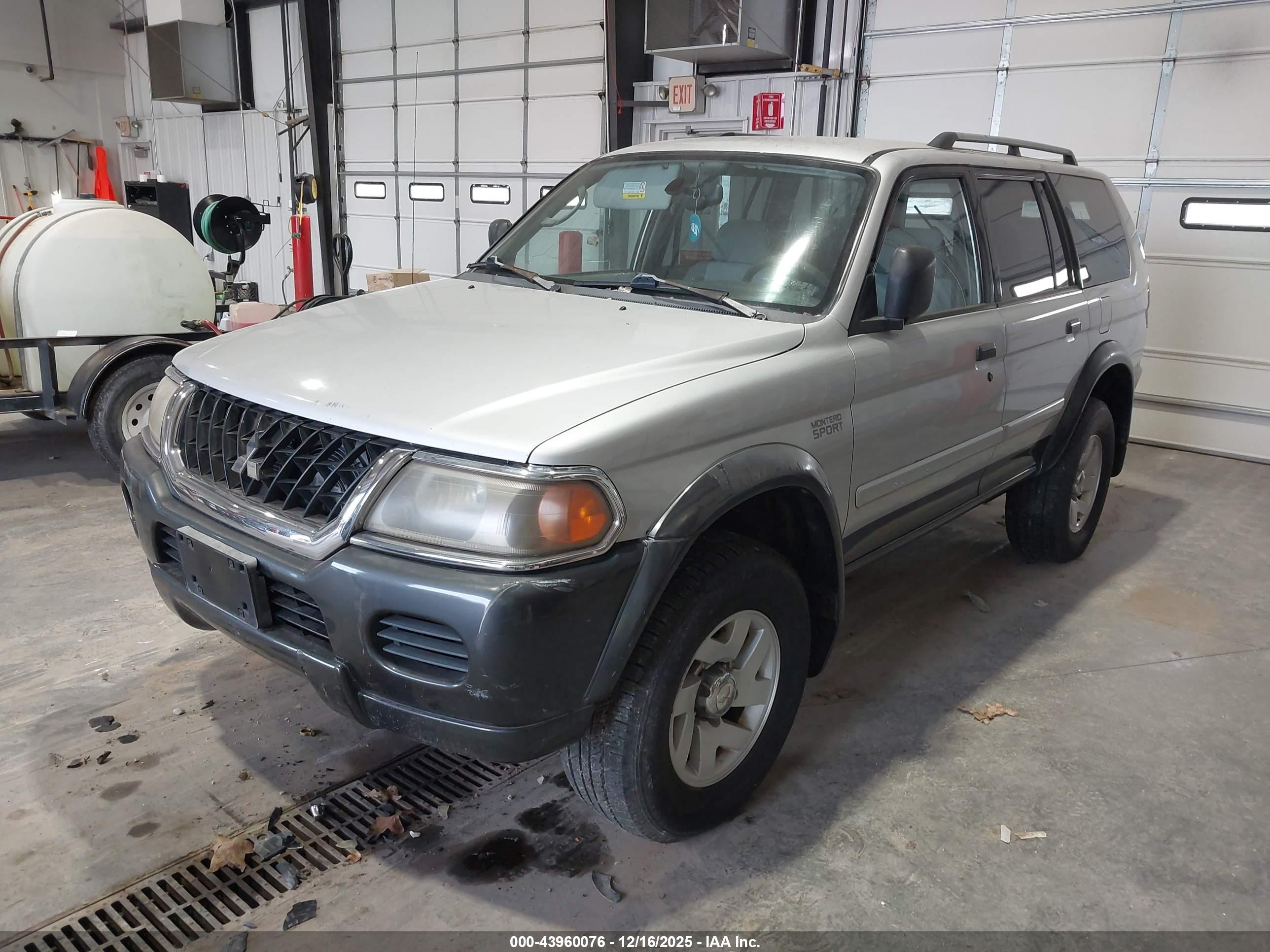 2002 Mitsubishi Montero Sport Xls Серый vin: JA4MT31R02J048547